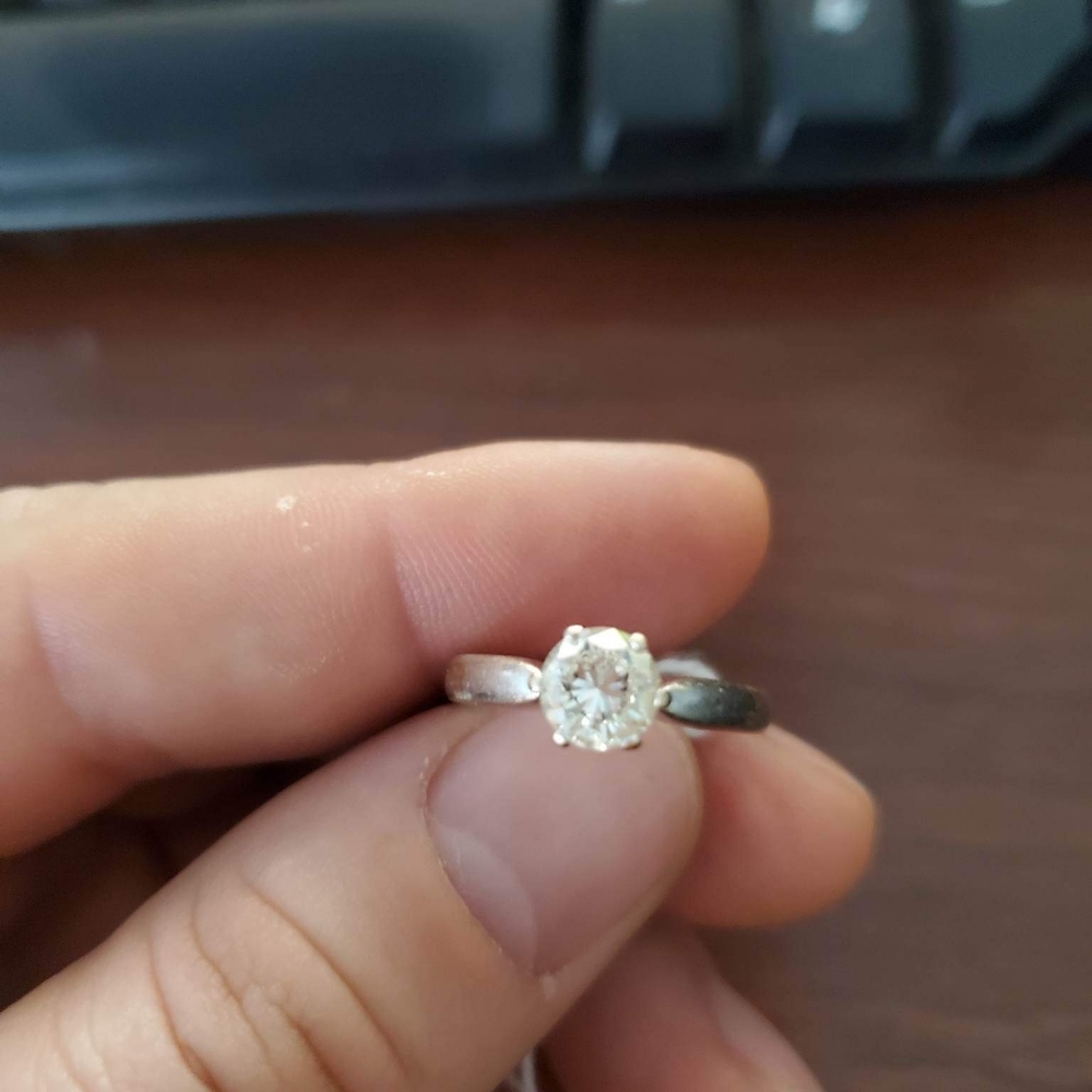 18kt white gold diamond ring